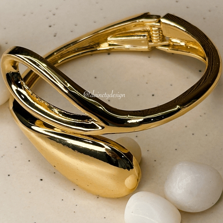 Drop Curve Bracelet - Dainty Design
