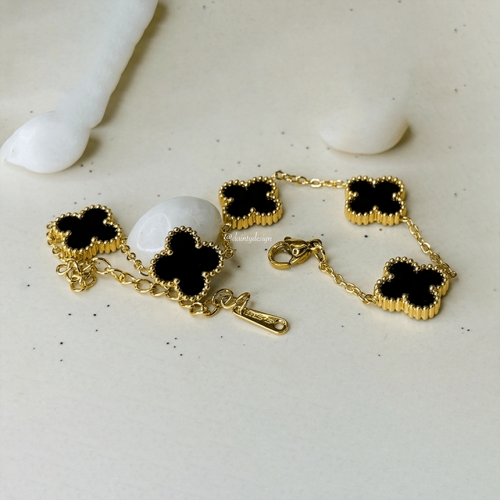 Clover Eclipse - Dainty Design