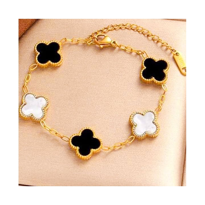 Clover Kiss - Dainty Design