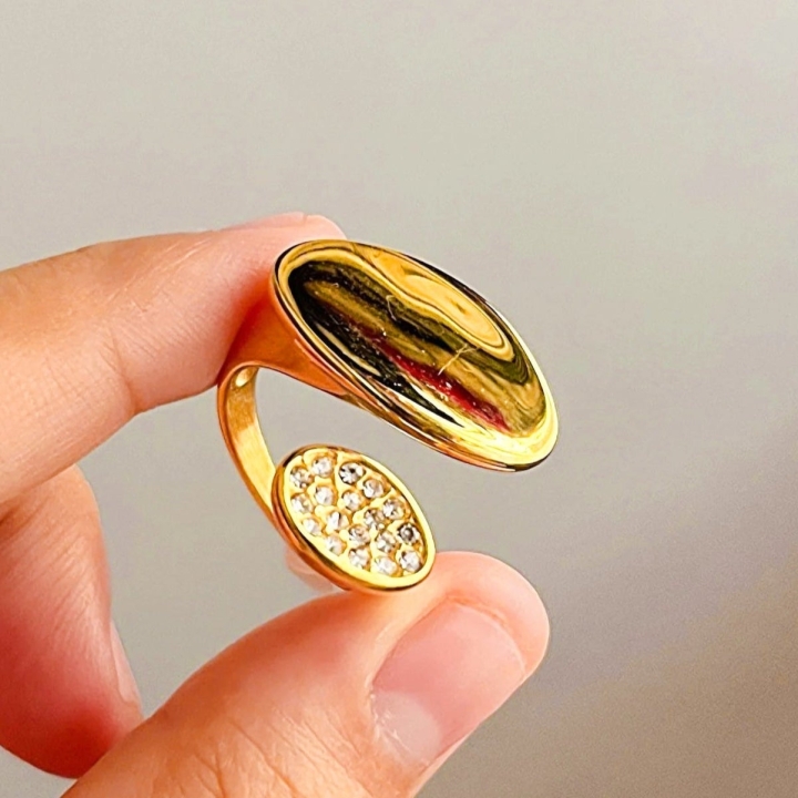 Lustre Curve Ring - Dainty Design